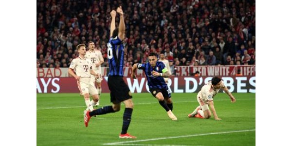 Inter versloeg FC Bayern München in een uitwedstrijd Inter versloeg FC Bayern München in een uitwedstrijd